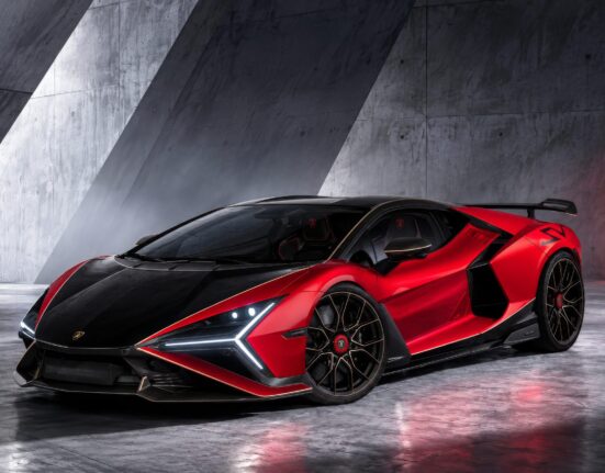 Lamborghini Revuelto SV