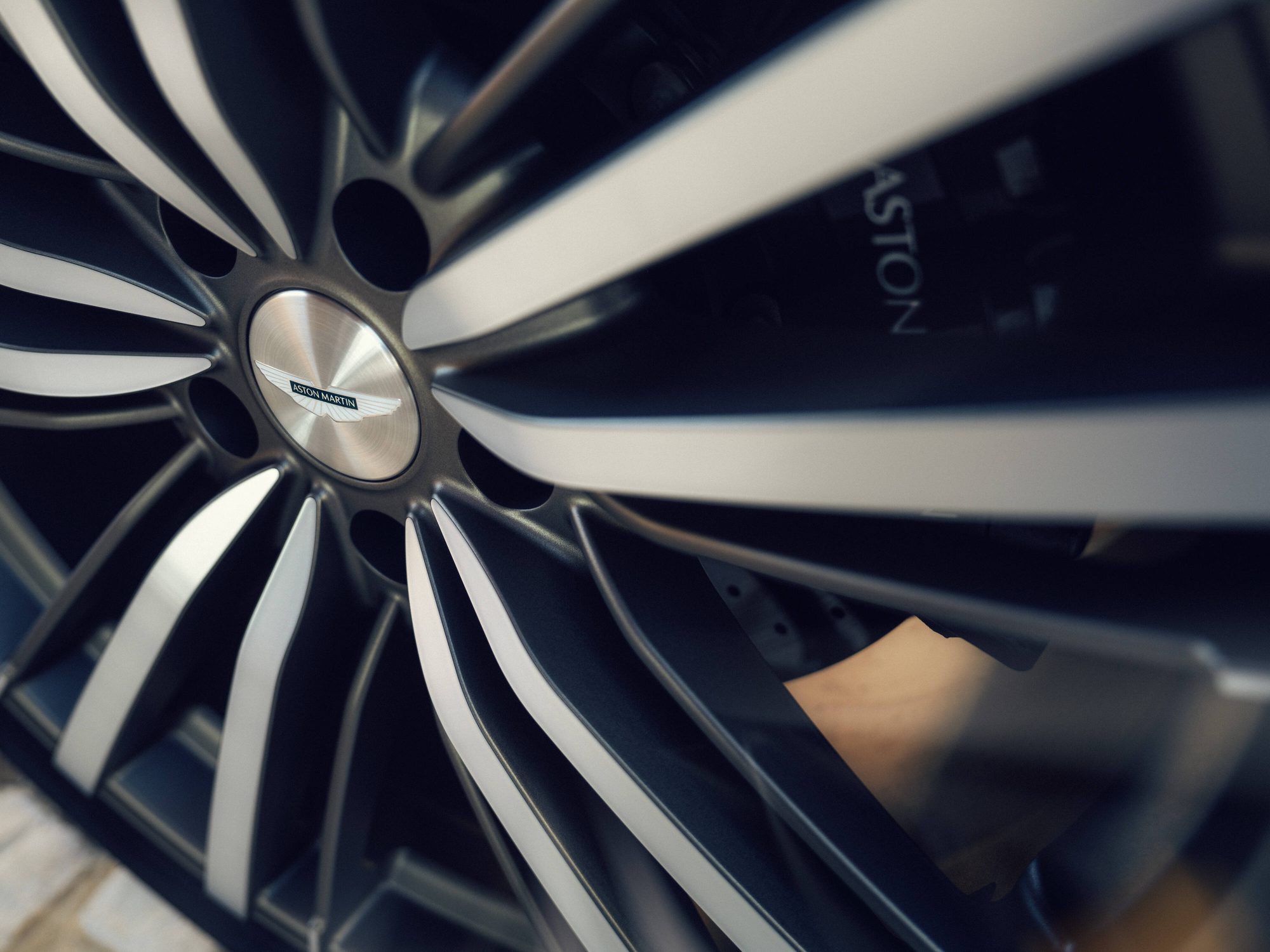 Llanta del Aston Martin DBX GT
