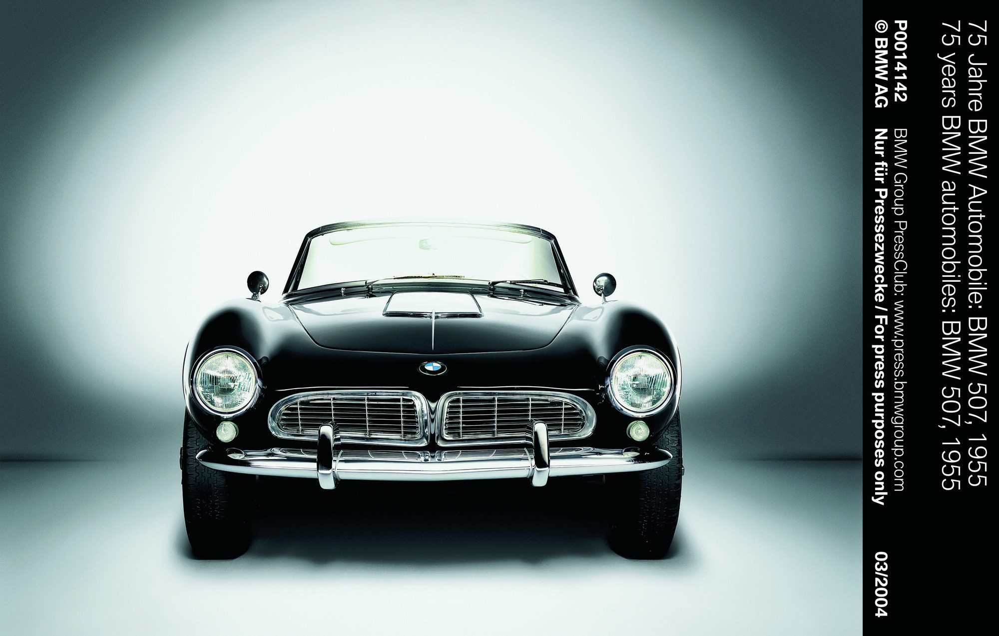 BMW 507 negro de 1955 en vista frontal, foto de archivo de BMW