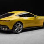 Ferrari Amalfi amarillo en tres cuartos trasero