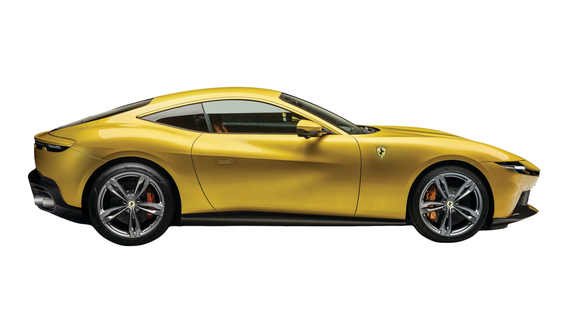 Ferrari Amalfi amarillo de perfil sobre fondo blanco