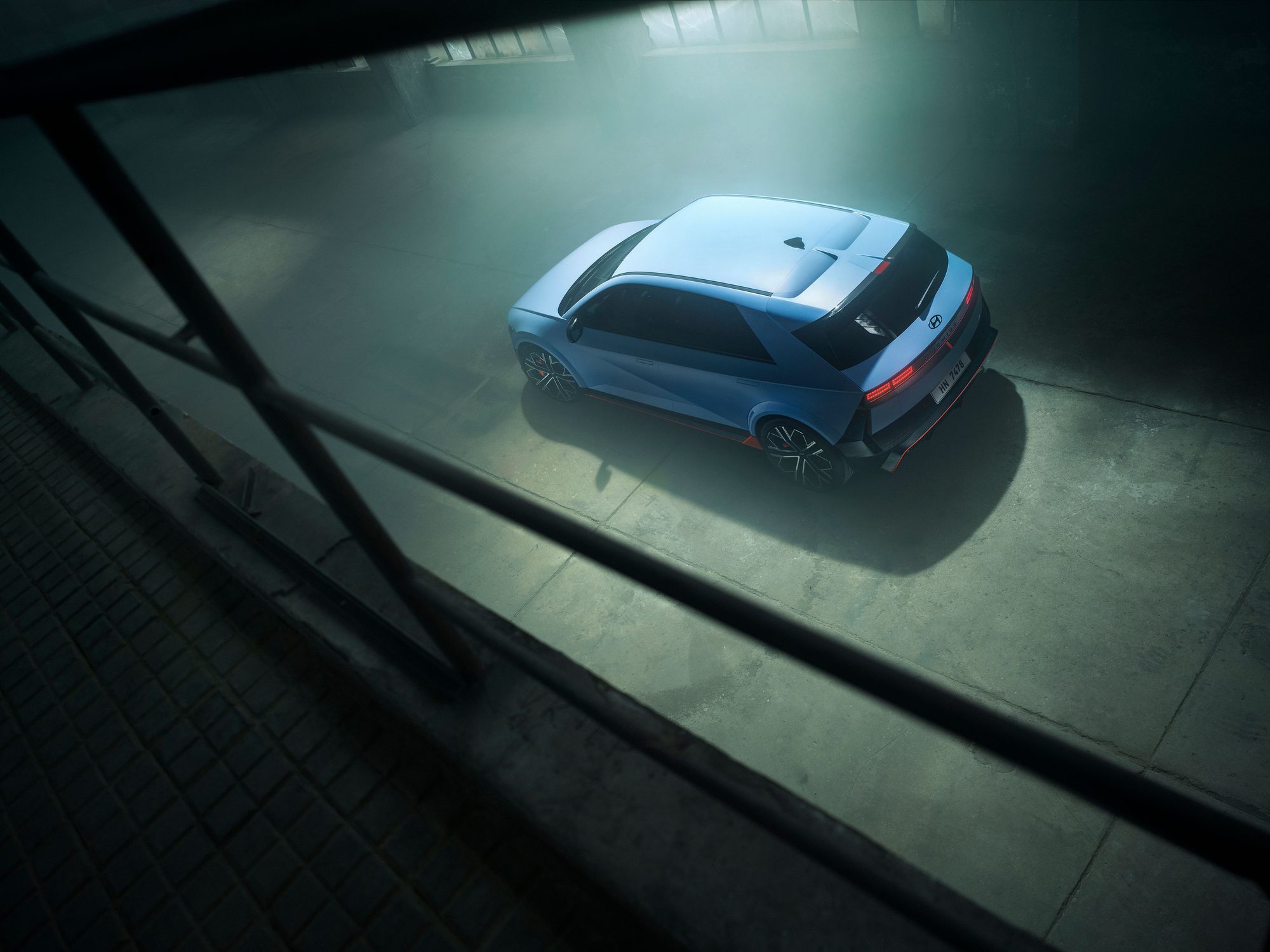 Hyundai IONIQ 5 N visto desde arriba en tres cuartos trasero