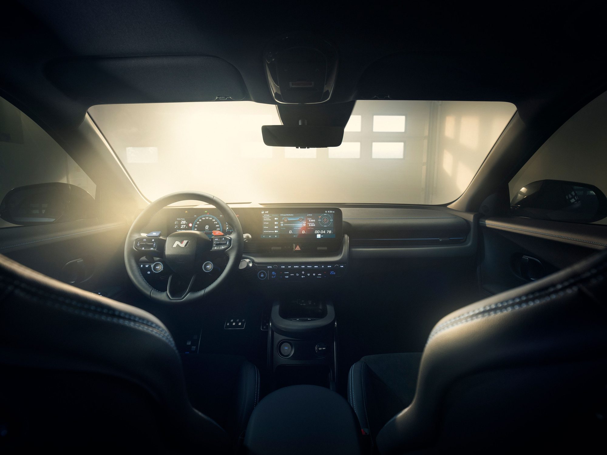 Habitáculo del Hyundai IONIQ 5 N con pantalla panorámica