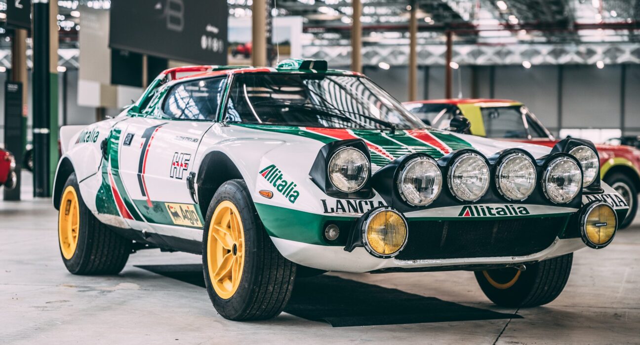 Lancia Stratos Grupo 4 con decoración Alitalia en una exhibición