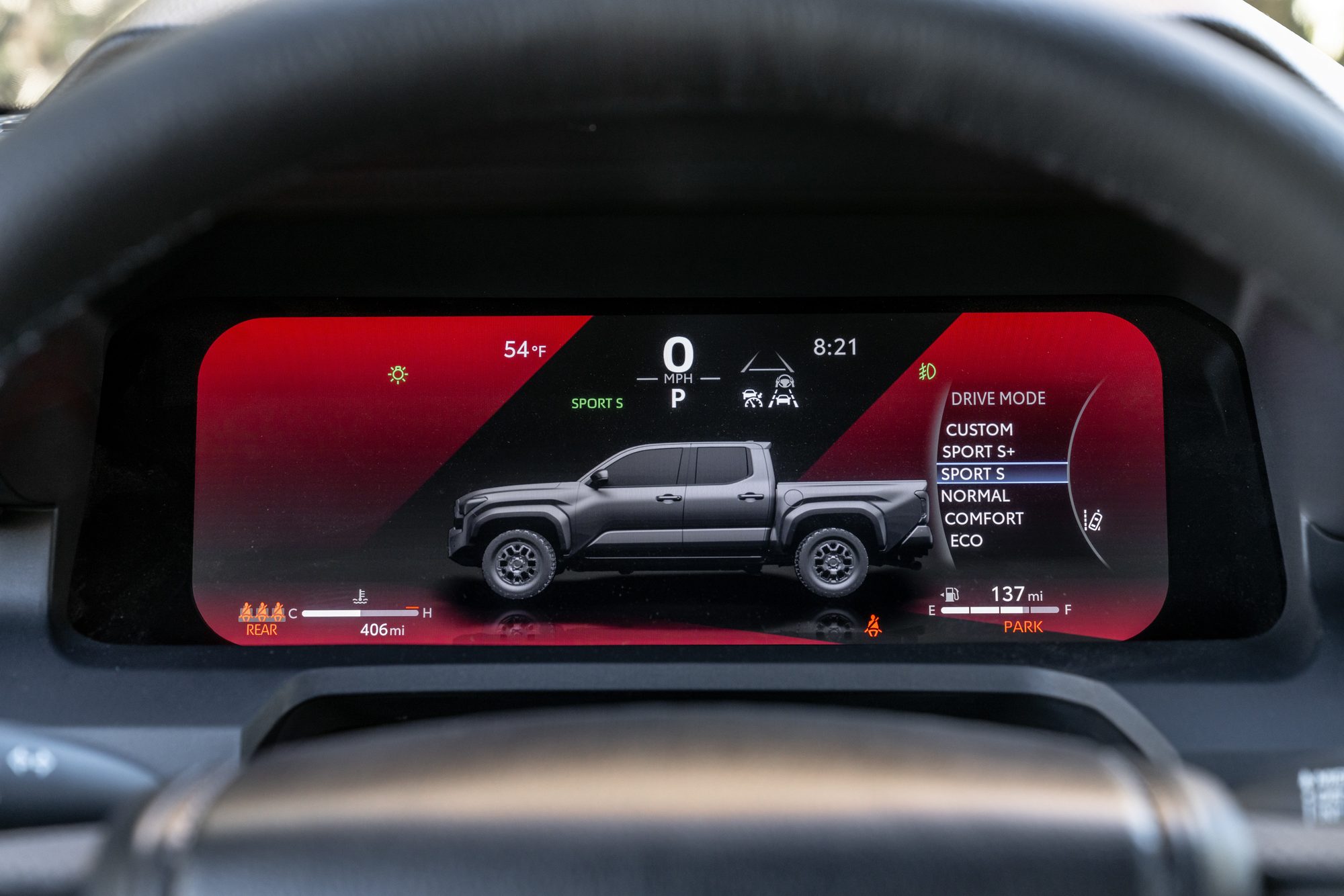 Cuadro de instrumentos digital de la Toyota Tacoma con selector de modos de manejo